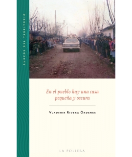 EN EL PUEBLO HAY UNA CASA PEQUEÑA Y OSCURA