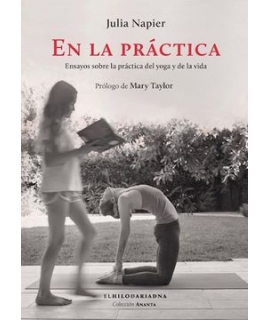 EN LA PRACTICA Ensayos sobre la practica del yoga y de la vida